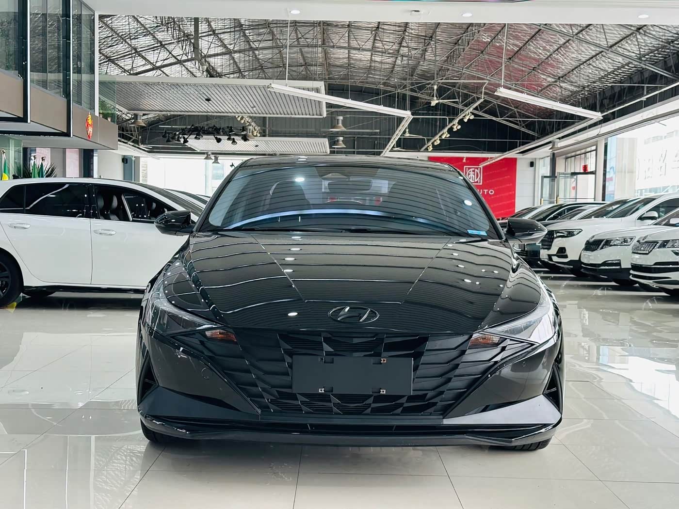 Hyundai Elantra 1.5 л 2022 г. Чёрный, пробег 26000 км