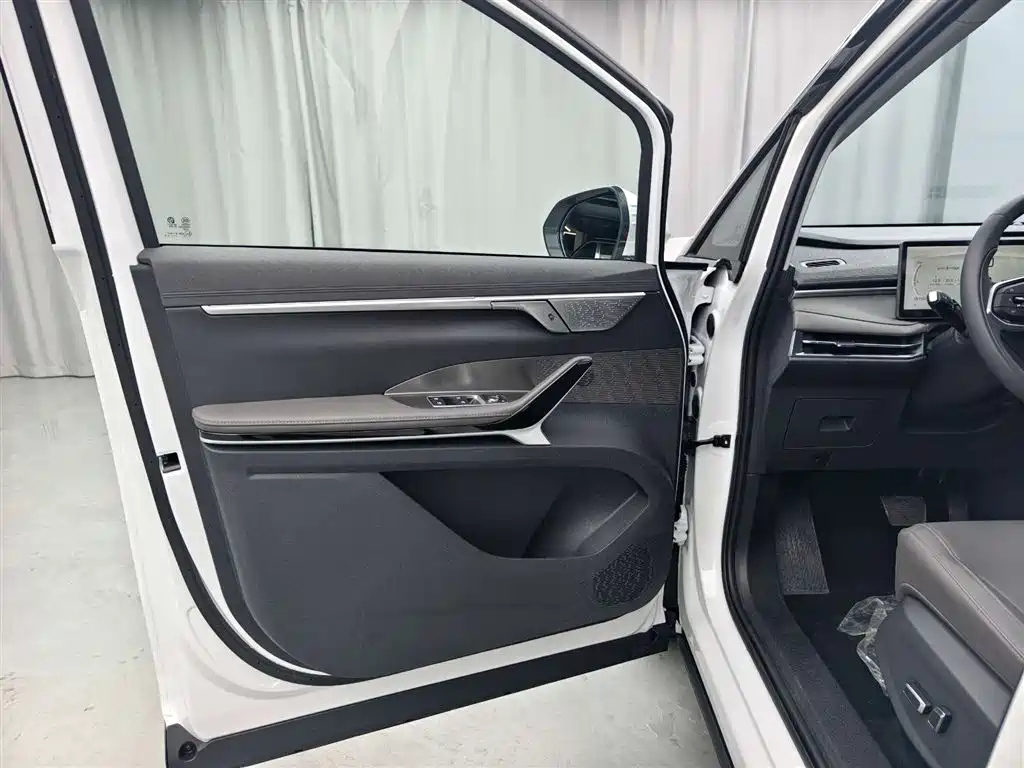 SAIC MAXUS EVERYONE 7