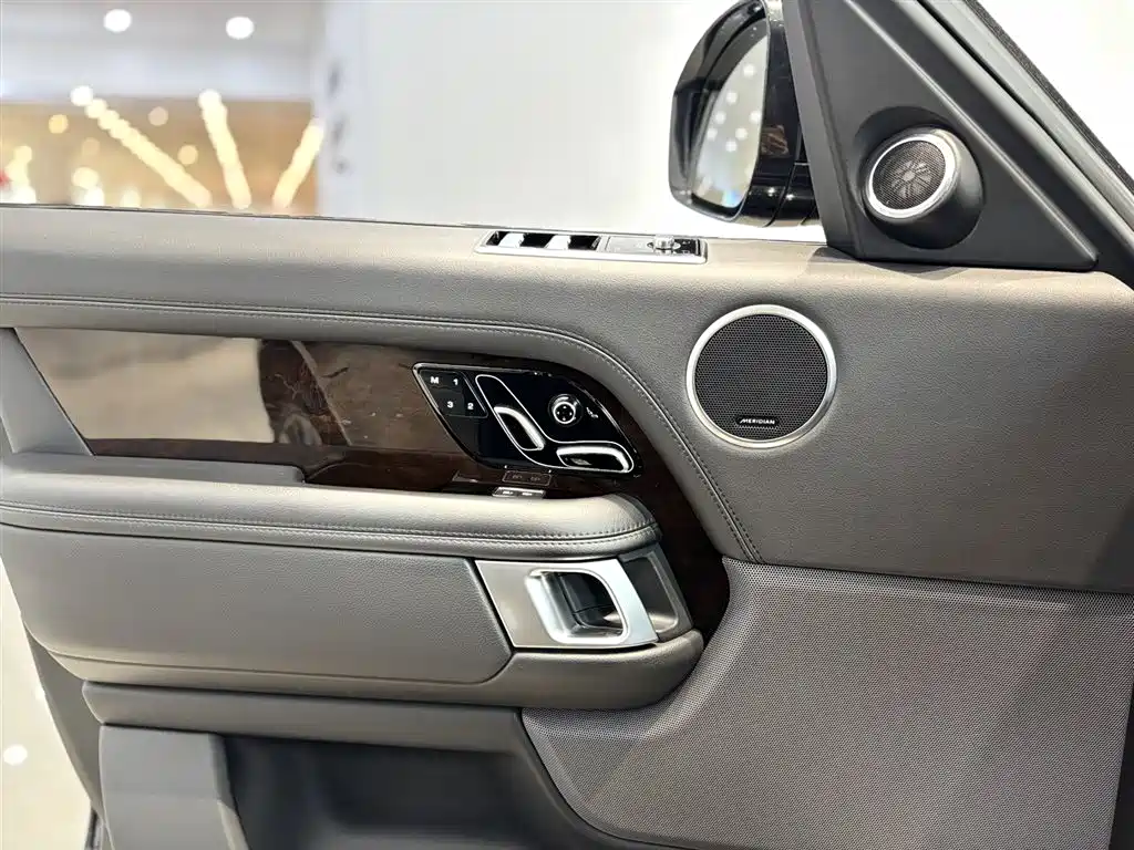 Land Rover Range Rover — миниатюра 25