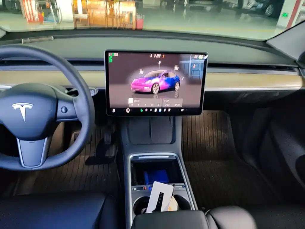 Tesla Model Y — миниатюра 13