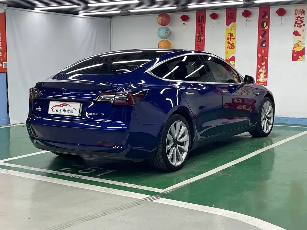 Tesla Model 3 — миниатюра 5