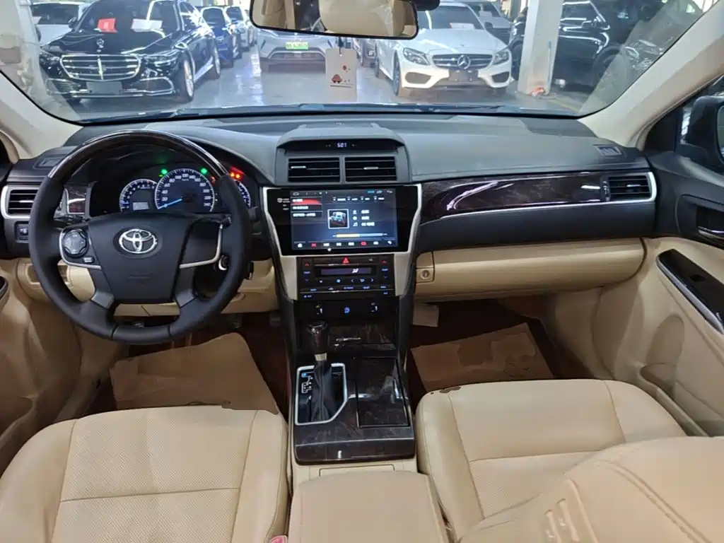 Toyota Camry — миниатюра 10