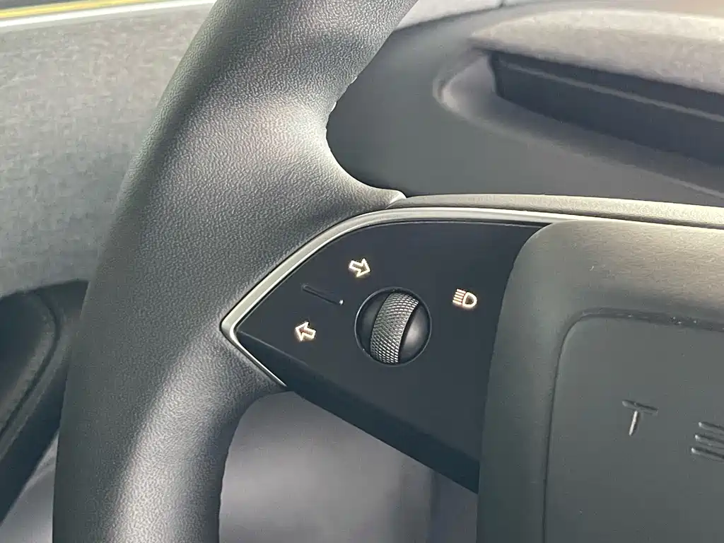 Tesla Model 3 — миниатюра 16