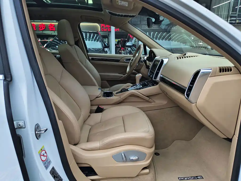 Porsche Cayenne — миниатюра 18