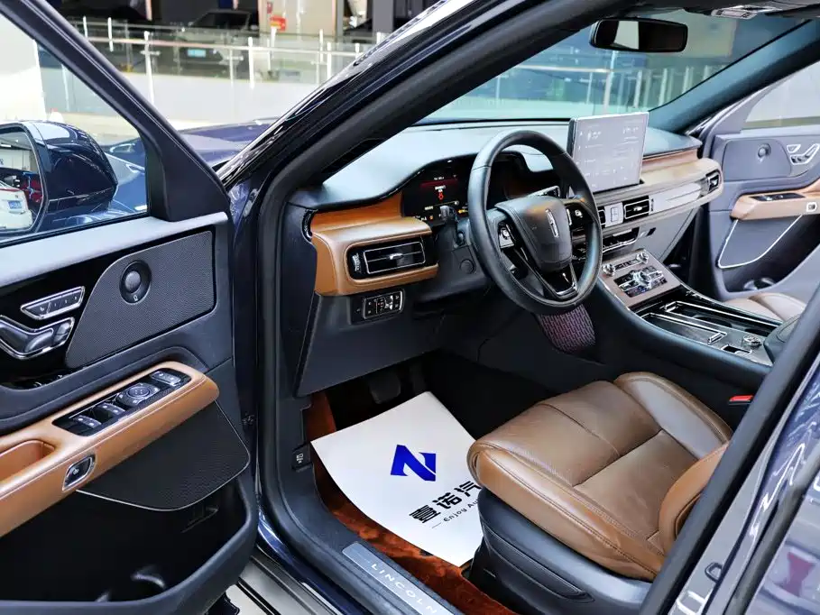 Lincoln Aviator — миниатюра 16