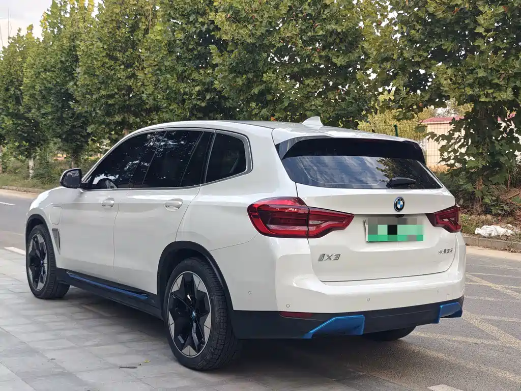BMW iX3 — миниатюра 9