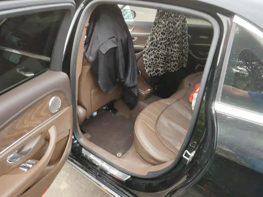 Mercedes-Benz E-Class — миниатюра 11
