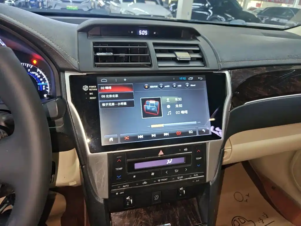 Toyota Camry — миниатюра 13