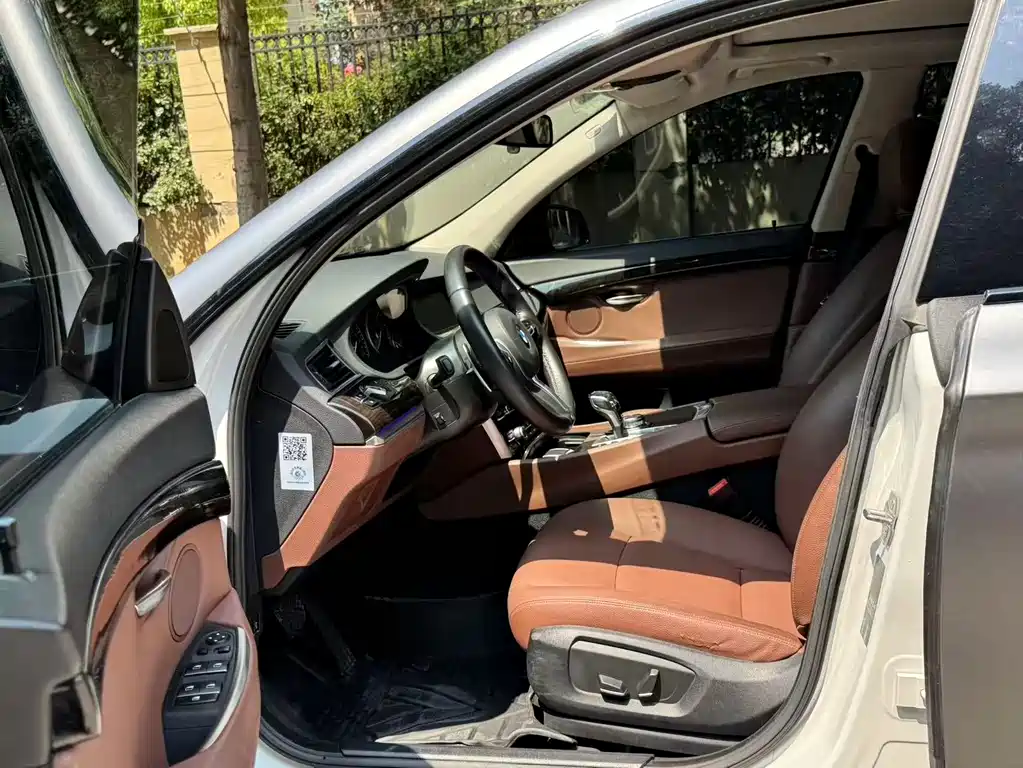 BMW 5 Series GT 5 GT 2014 528i Lead