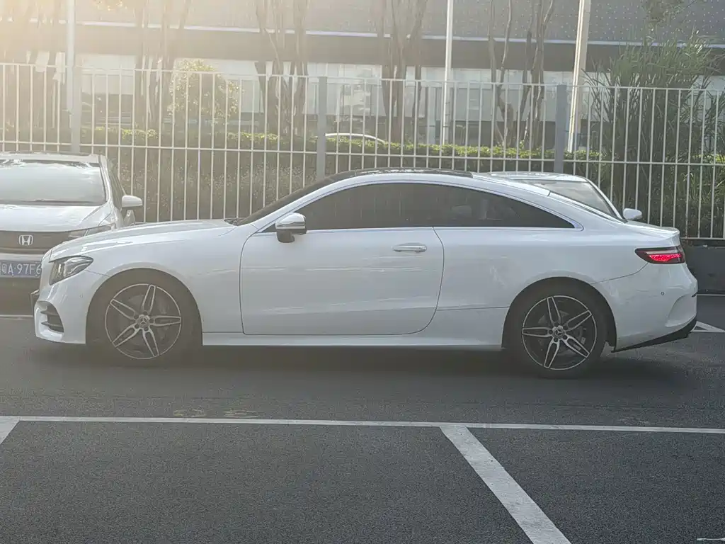 Mercedes-Benz E-Class (Import) — миниатюра 6