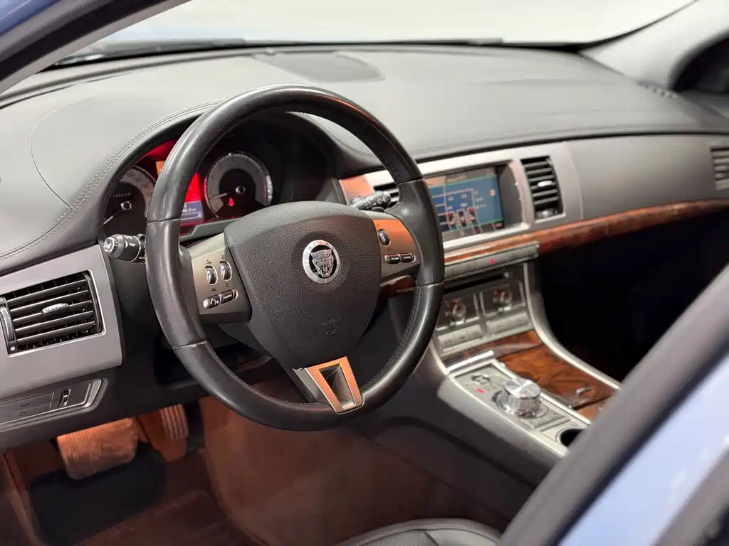 Jaguar XF — миниатюра 10