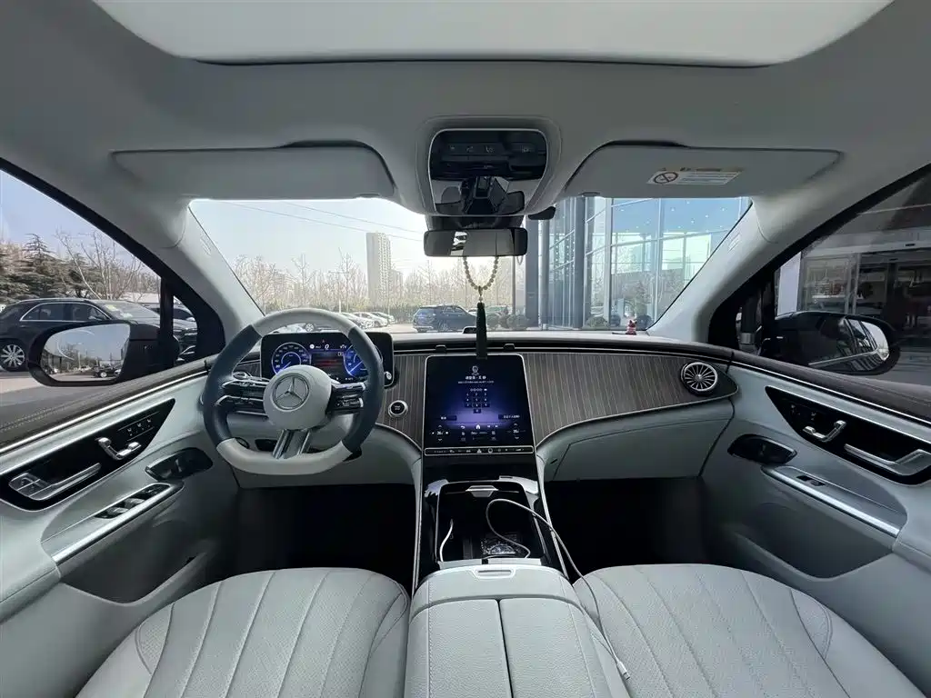 MERCEDES-BENZ EQE SUV