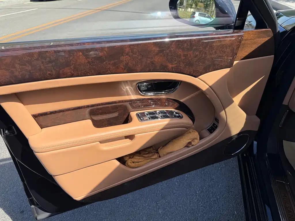 Bentley Mulsanne — миниатюра 9