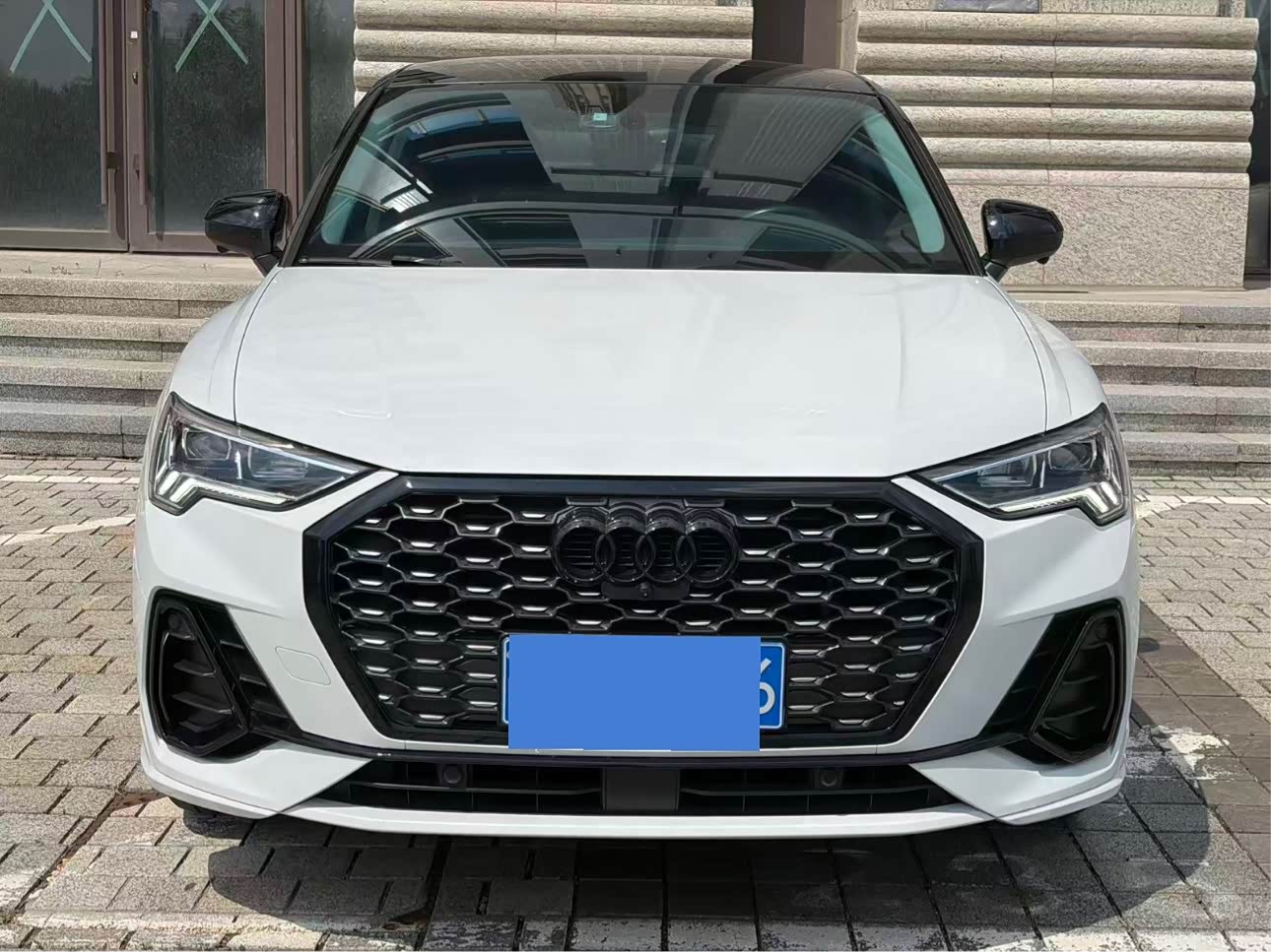 Audi Q3 Sportback 1.4 л 2023 г. Белый, пробег 36000 км