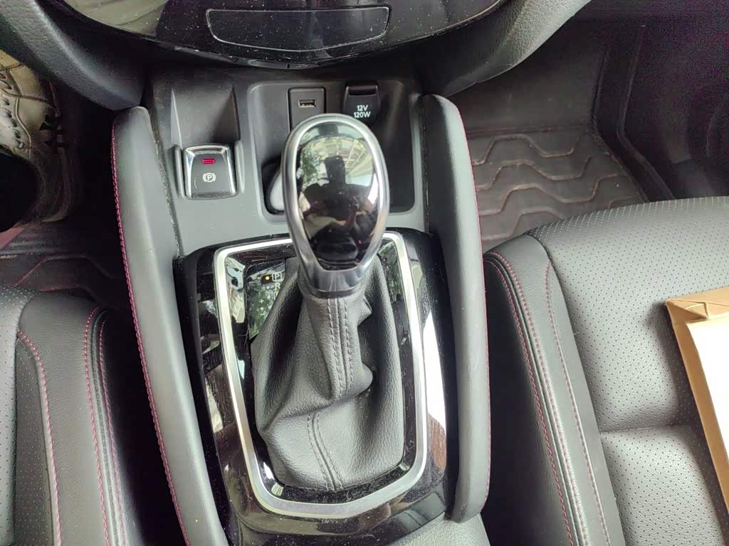Nissan Qashqai 2.0 л 2021 г. Белый, пробег 23500 км