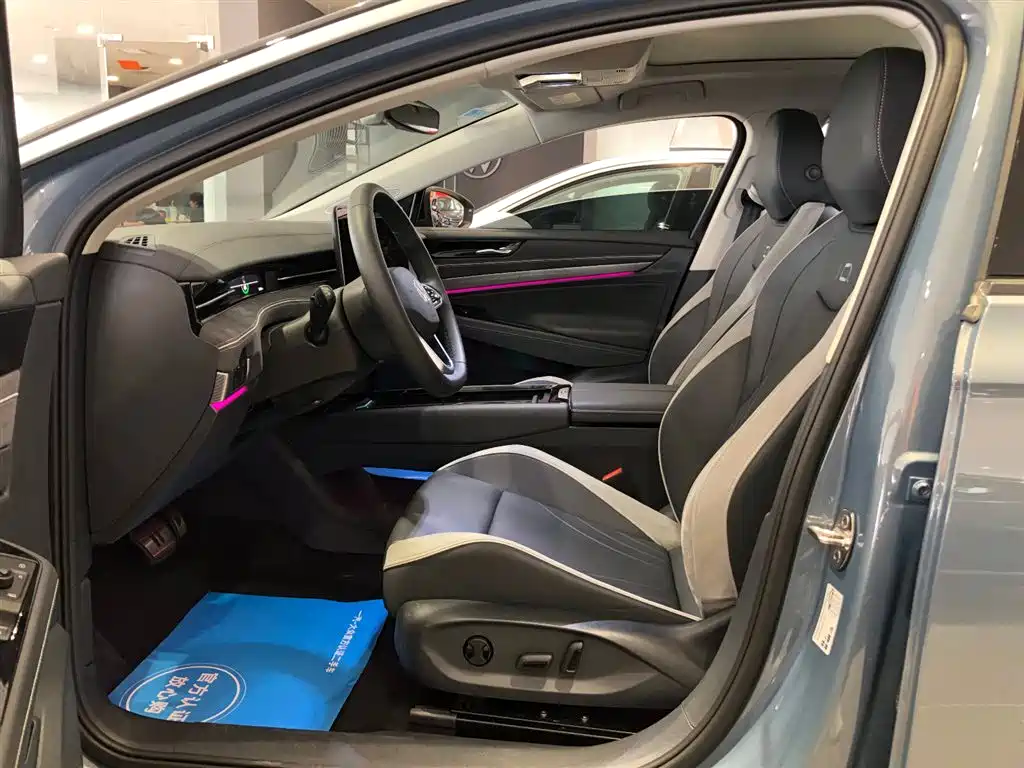 VOLKSWAGEN ID.7 VIZZION