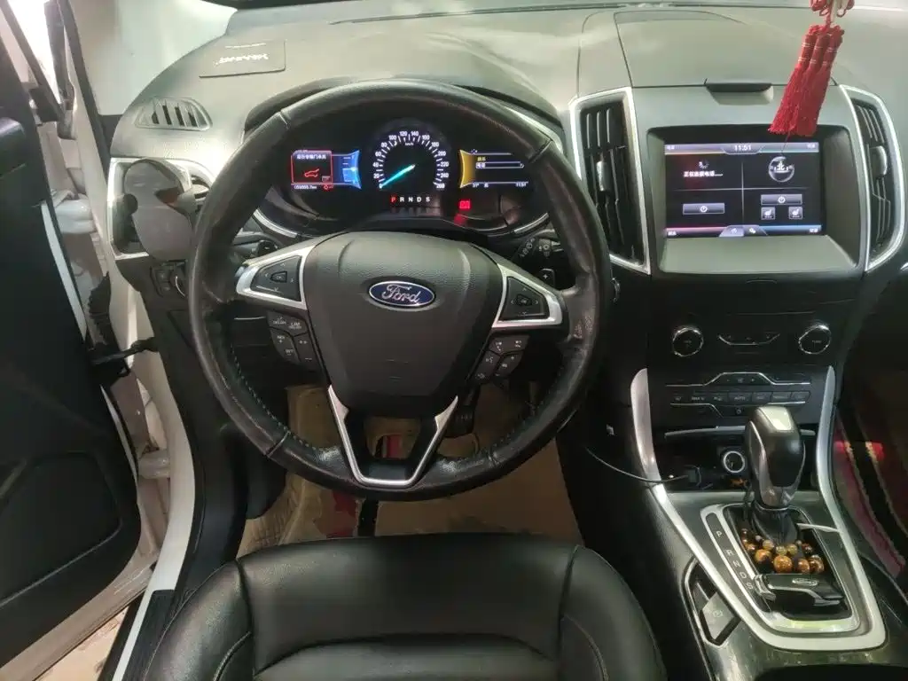 Ford Edge — миниатюра 6