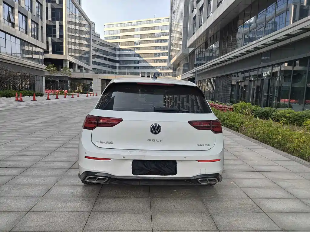 VOLKSWAGEN GOLF