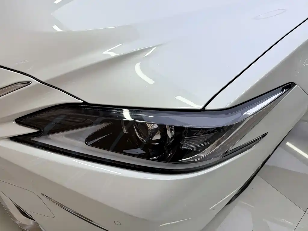 Lexus ES — миниатюра 15
