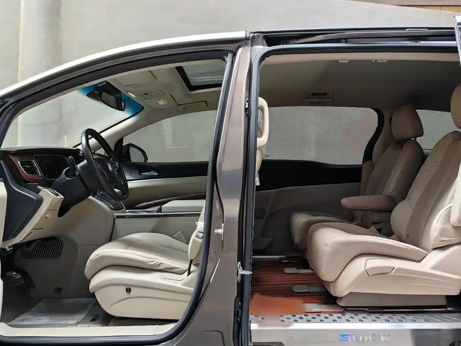 Buick GL8 — миниатюра 9