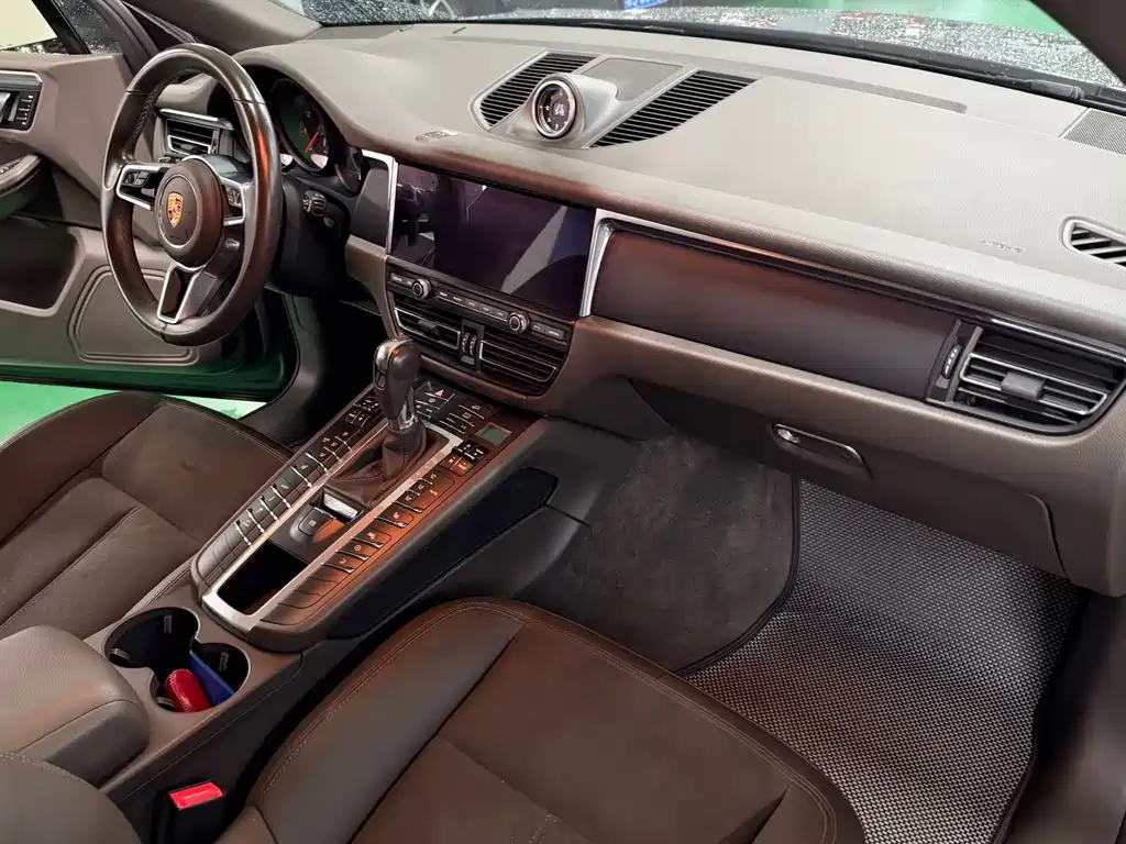 Porsche Macan — миниатюра 7