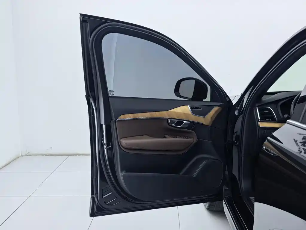 Volvo XC90 — миниатюра 26