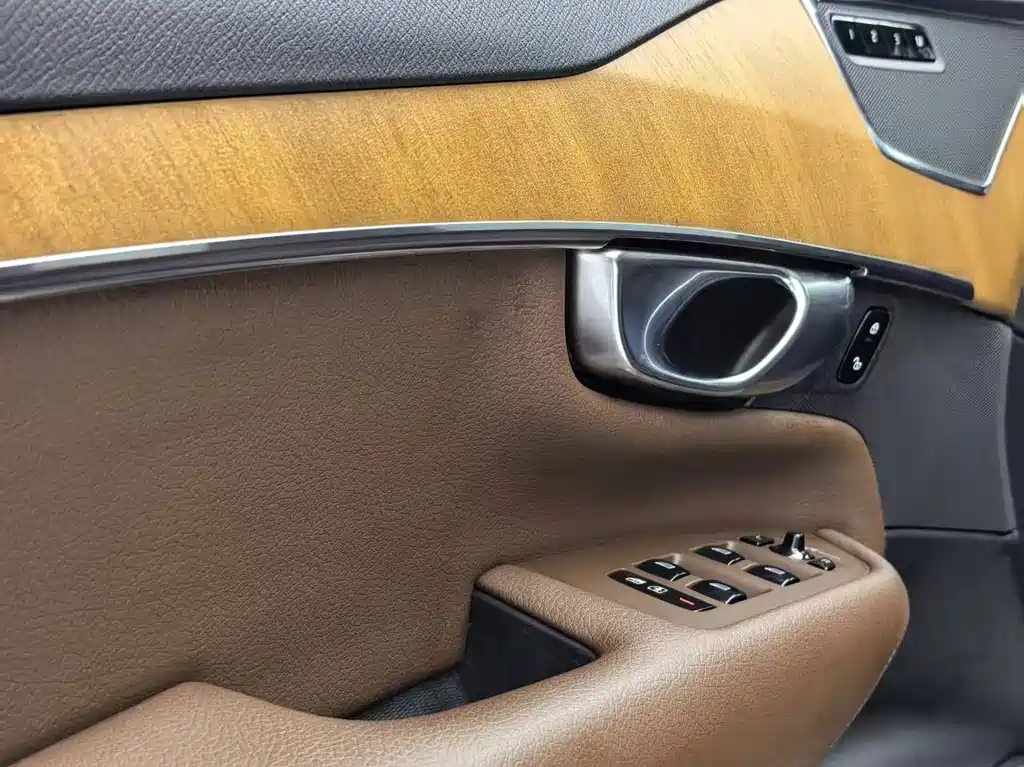 Volvo XC90 — миниатюра 25