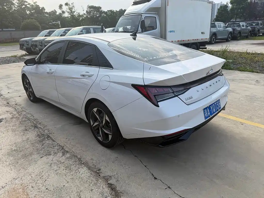 Hyundai Elantra - фото 8
