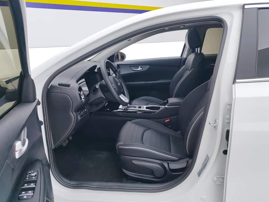 Kia K3 1.5 л 2025 г. Белый, пробег 17300 км