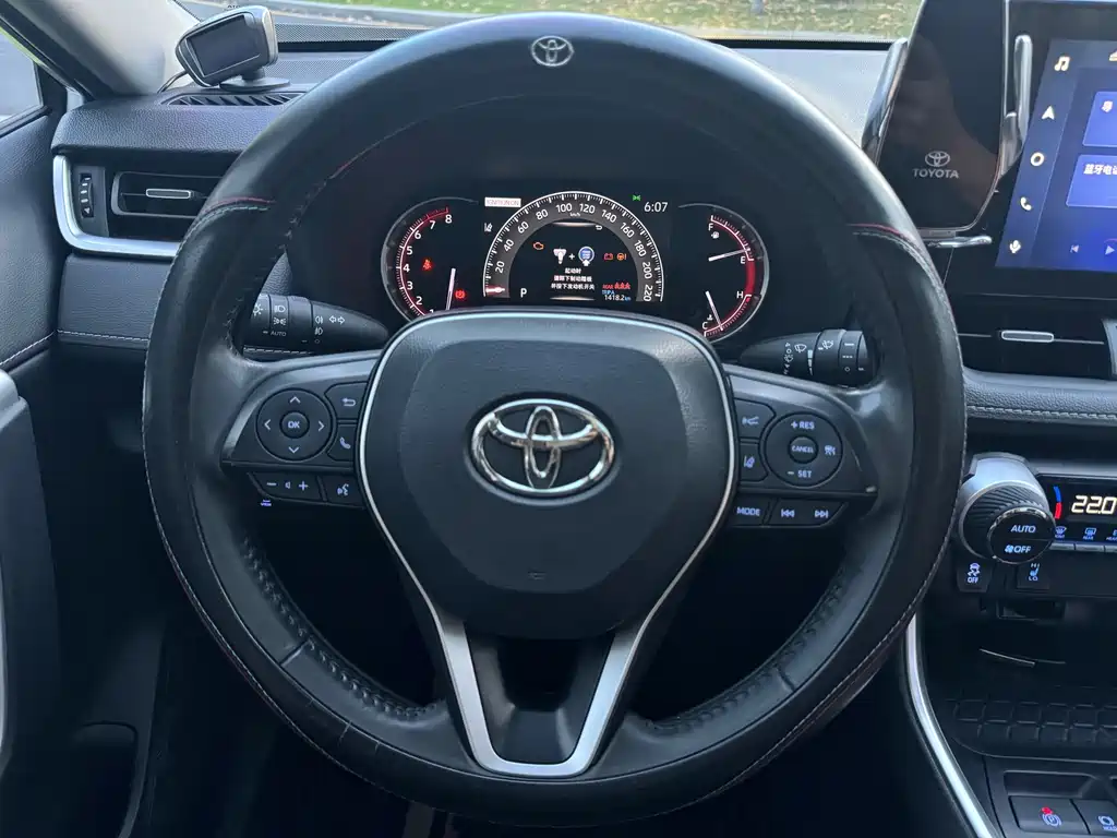 Toyota RAV4 — миниатюра 13