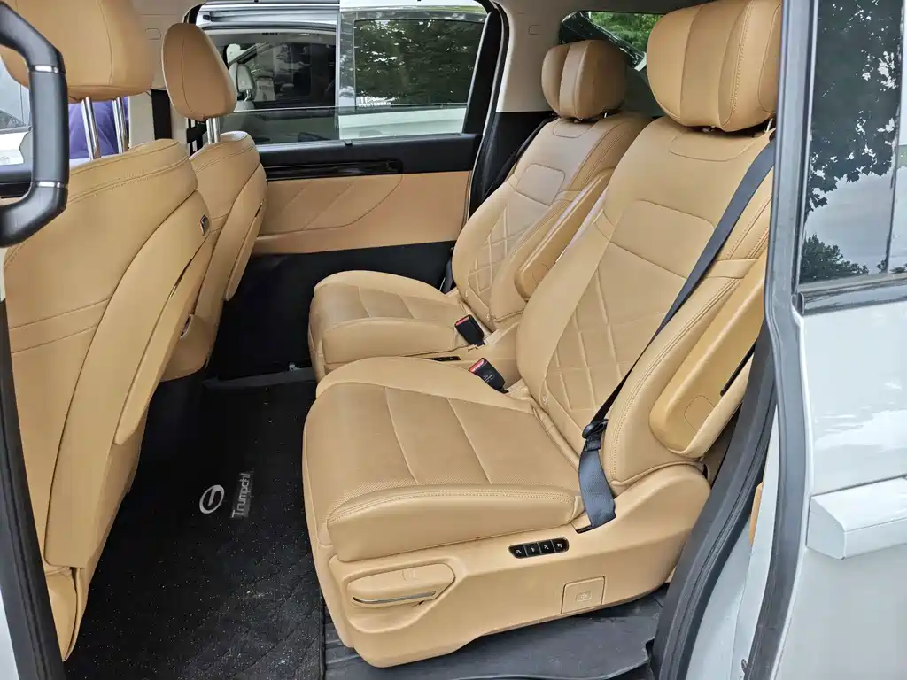 GAC Motor Trumpchi E8 PHEV — миниатюра 10