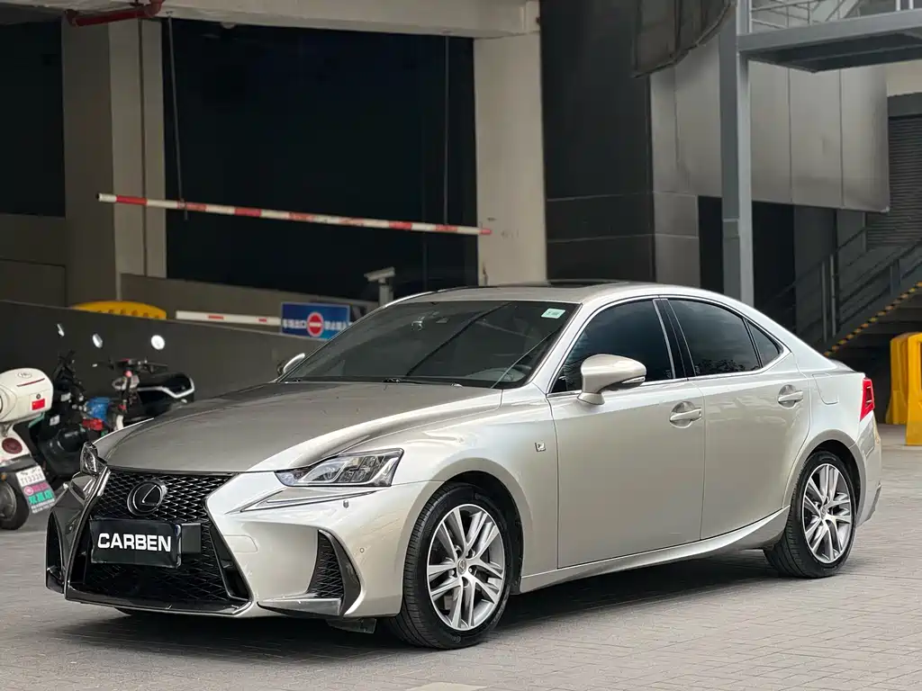 LEXUS IS