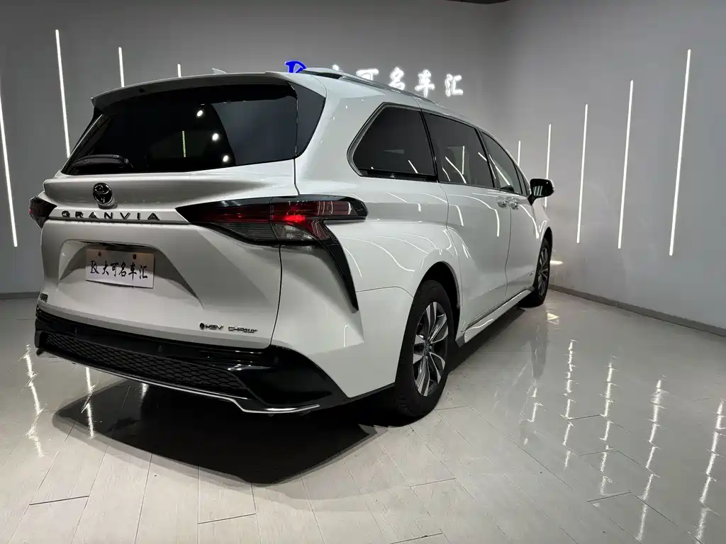 Toyota Granvia — миниатюра 7