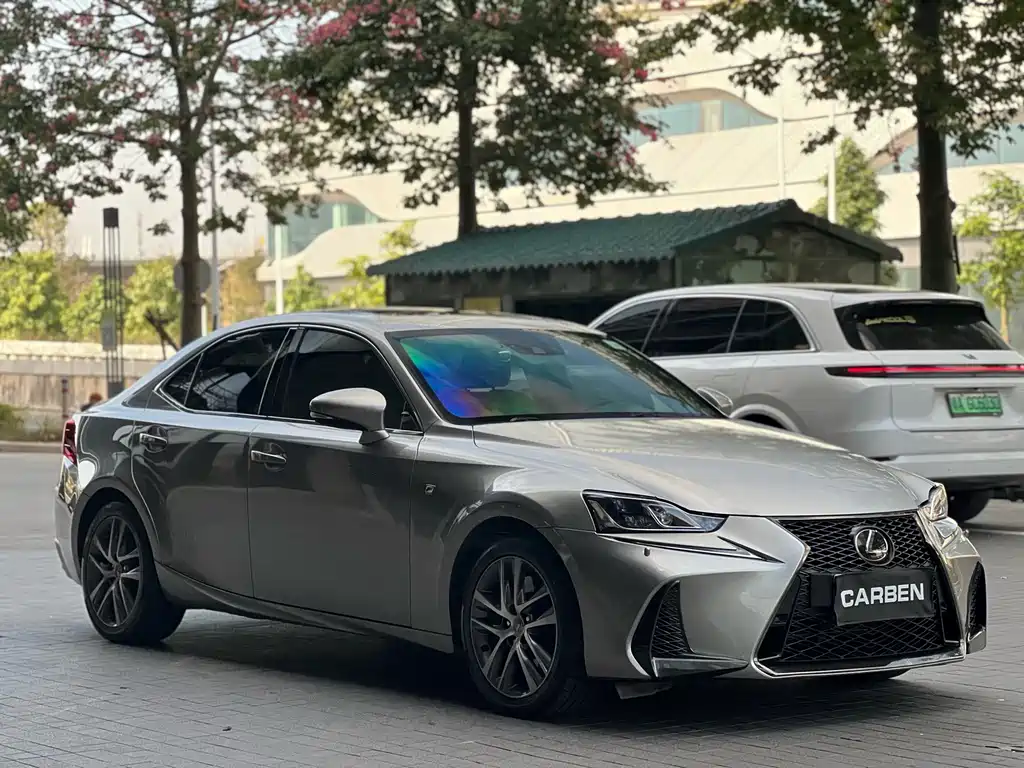 LEXUS IS