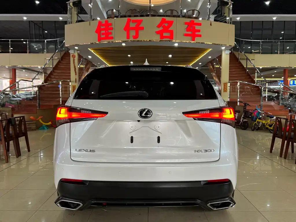 Lexus NX 2017 300