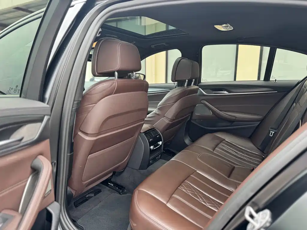 BMW 5 Series (Import) — миниатюра 7