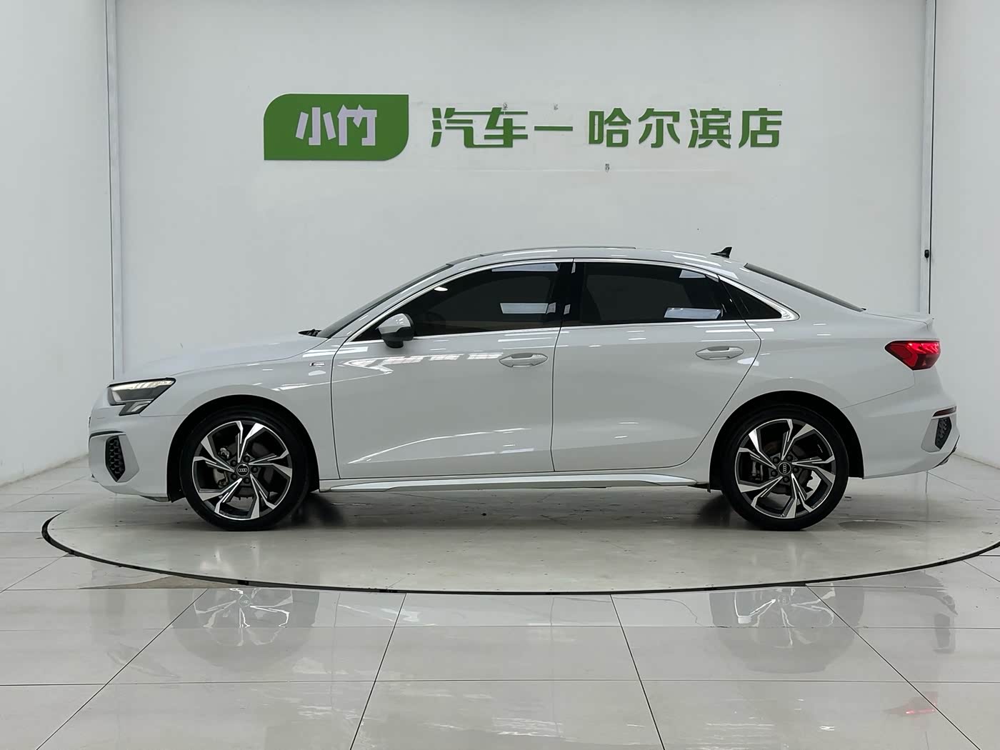 Audi A3 1.4 л 2023 г. Белый, пробег 40000 км