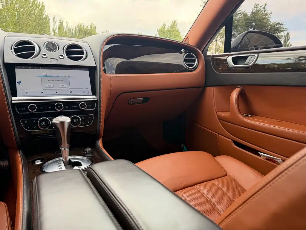 Bentley Flying Spur — миниатюра 20