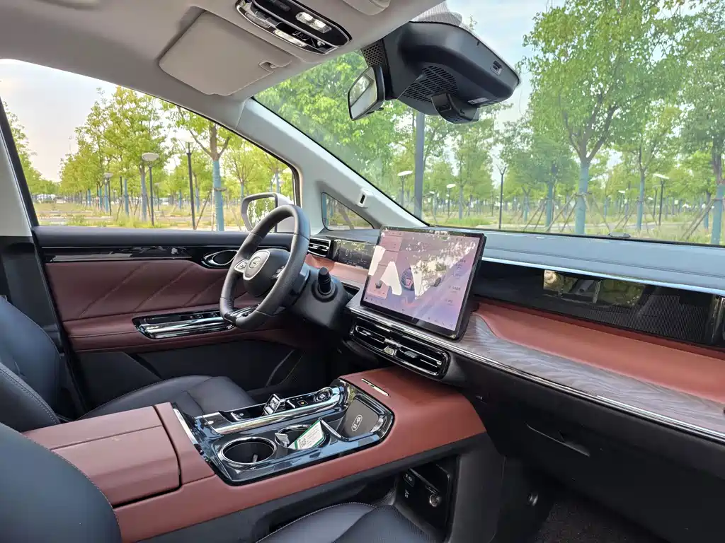 GAC Motor 传祺E8 PHEV — миниатюра 22
