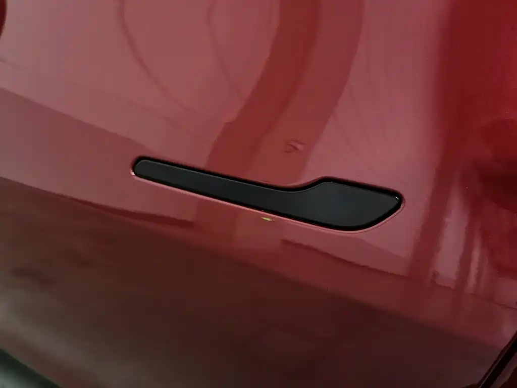 Tesla Model Y — миниатюра 18
