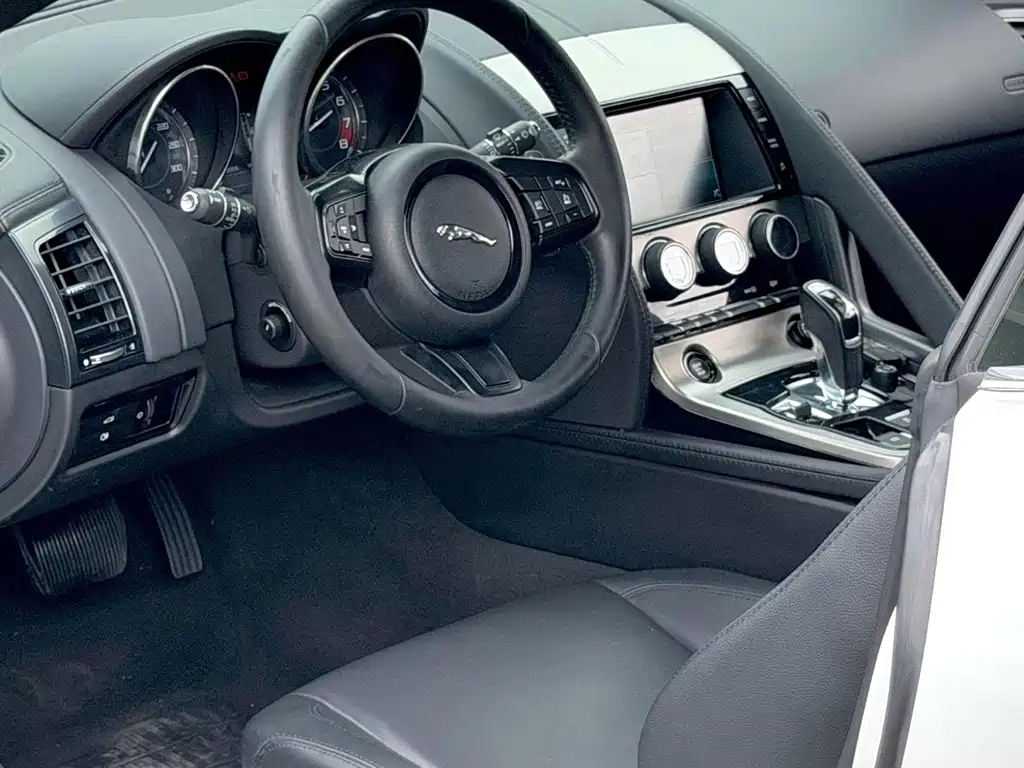 Jaguar F-TYPE — миниатюра 6