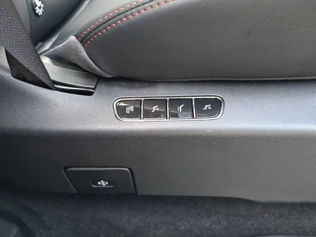 GAC Motor 传祺E8 PHEV — миниатюра 24