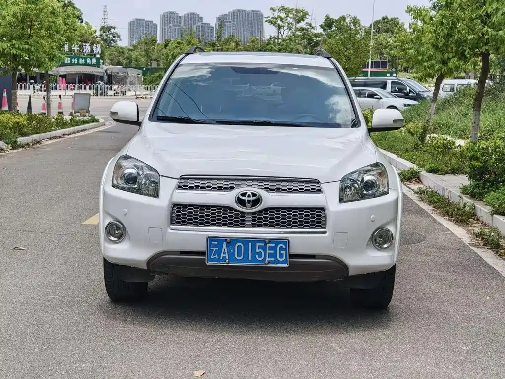Toyota RAV4 2013 2.4L AT