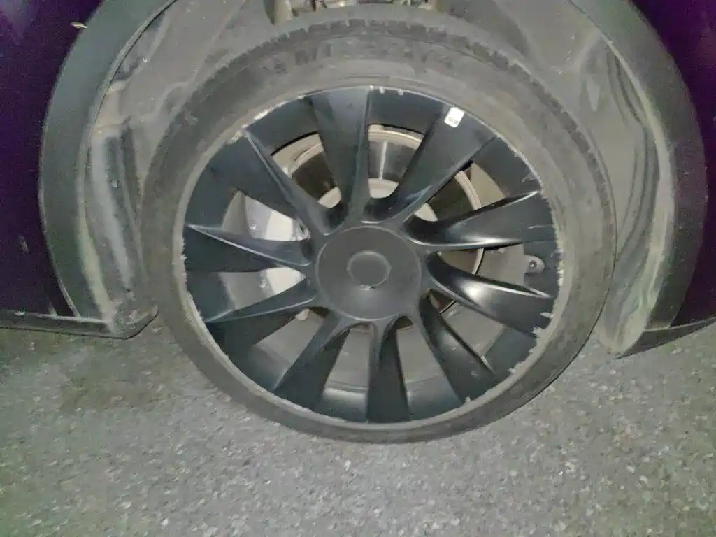 Tesla Model Y — миниатюра 8