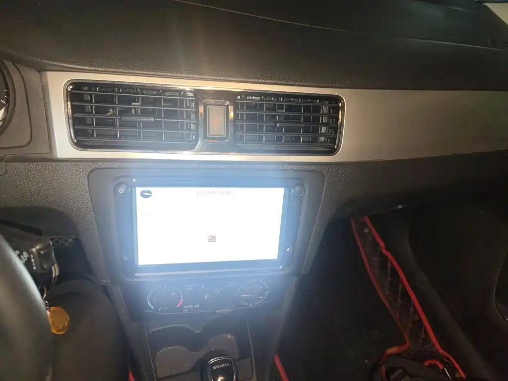 Skoda Rapid Spaceback — миниатюра 6
