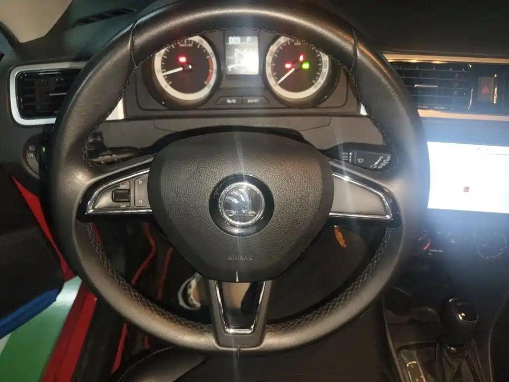 Skoda Rapid Spaceback — миниатюра 3