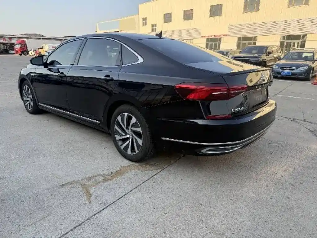 Volkswagen Passat PHEV — миниатюра 3