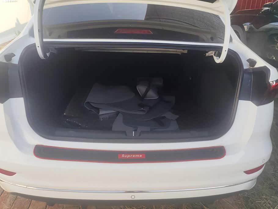 Geely Emgrand 1.4 л 2023 г. Белый, пробег 32800 км