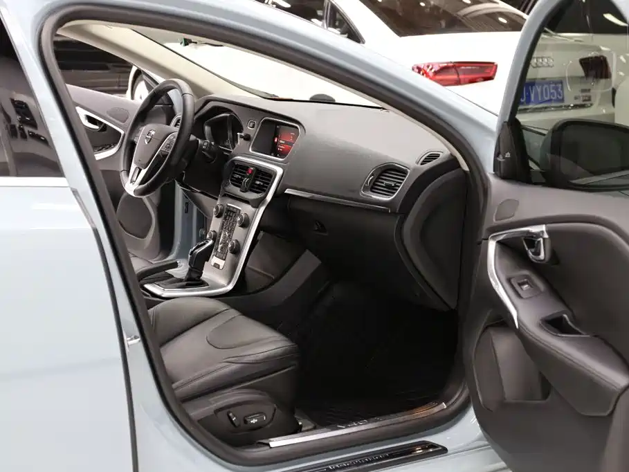 Volvo V40 — миниатюра 17