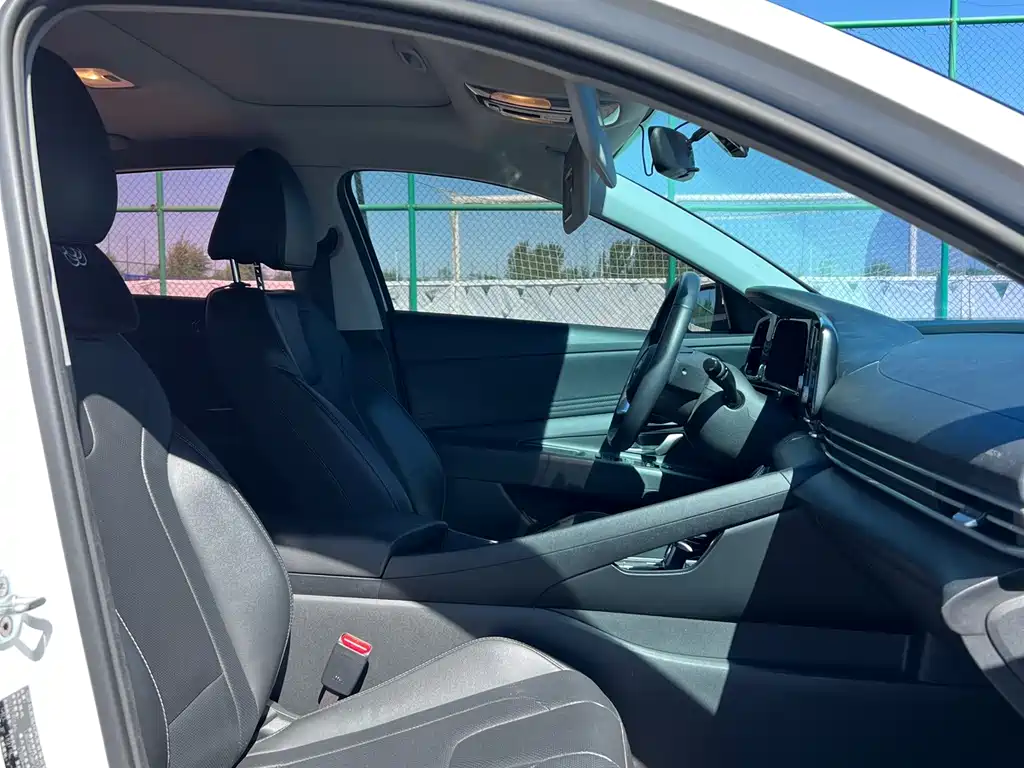 Hyundai Elantra — миниатюра 8